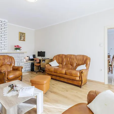 Stunning In With Kitchen * Šumber