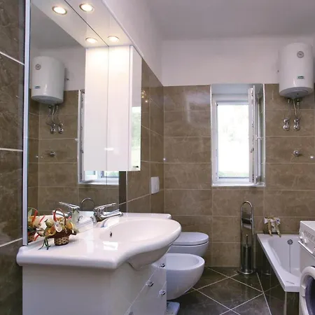 Stunning In With Kitchen Holiday home *