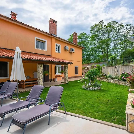 Stunning In With Kitchen Holiday home *