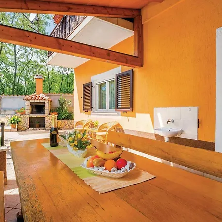 Holiday home Stunning In With Kitchen Sumber