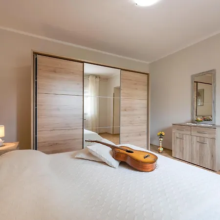 Stunning In With Kitchen Holiday home Sumber