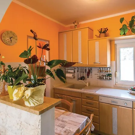 Holiday home Stunning In With Kitchen *