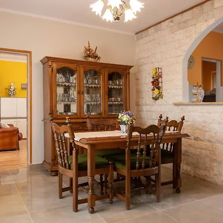 Stunning In With Kitchen Holiday home *
